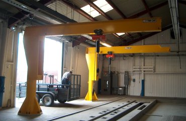 overhead crane lift Dubai